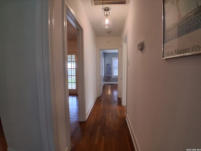 Building Photo - 315 W Ridgewood Ct