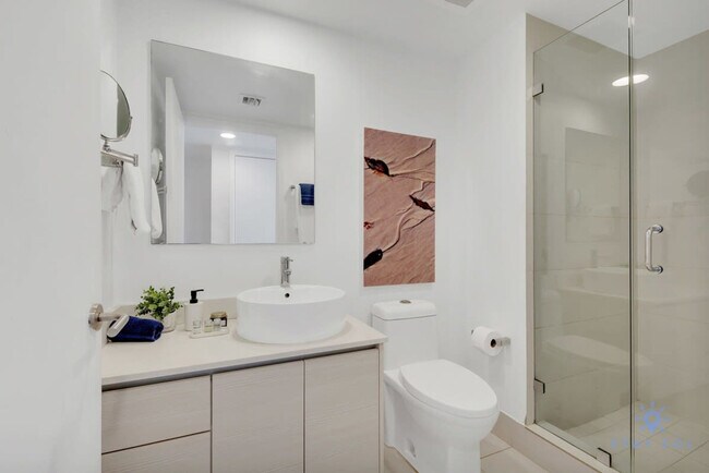 Building Photo - 2602 E Hallandale Beach Blvd