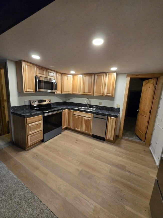 Building Photo - 320 Blue River Rd