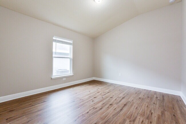 Building Photo - 1019 Longville Cir