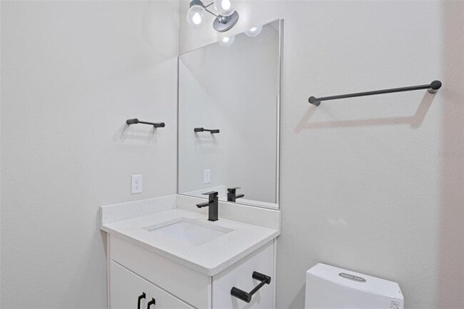 Building Photo - 1800 Houston St