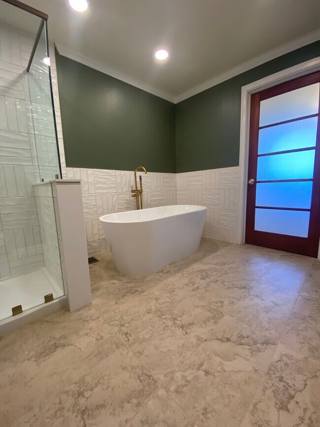 Building Photo - PRE-LEASE JULY 15th! - Adorable 4 bedroom 2.5 bath house in Athens, Ga.