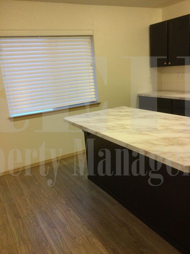 Building Photo - Mountain Views - 3 Bedroom Poulsbo Rambler
