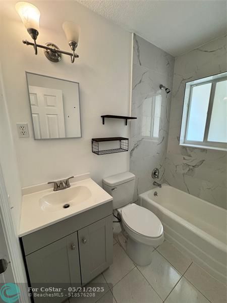 Building Photo - 1120 SW 31st St