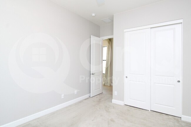 Building Photo - 3847 E Mead Dr