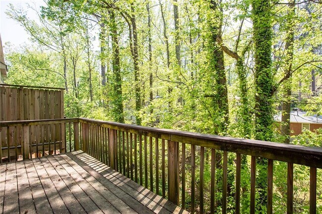 Building Photo - 2813 White Oak Ln