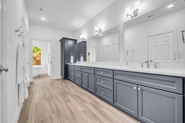 Building Photo - 11314 Williamsburg Dr