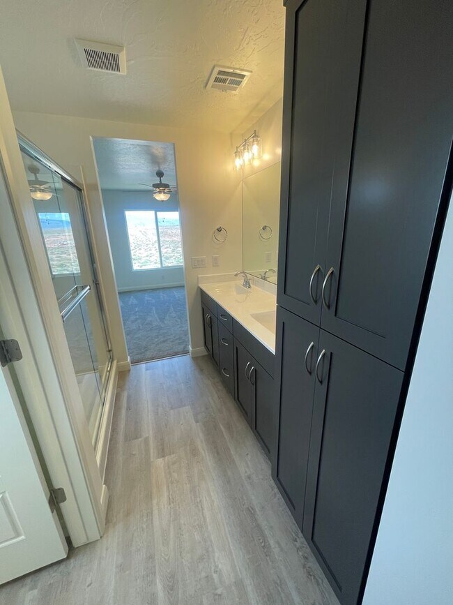 Building Photo - 1396 White Holw Ln
