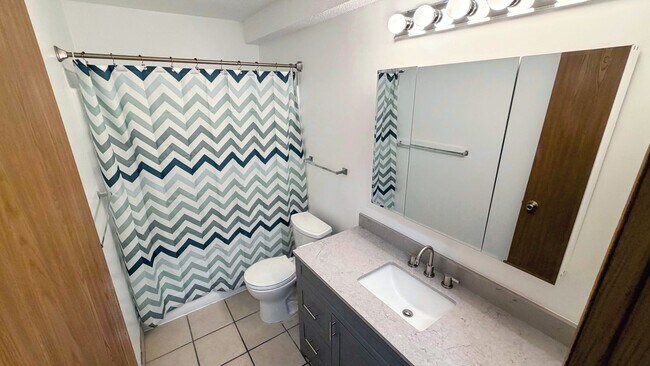 Building Photo - Spacious 3-Bedroom Apartment in Como!