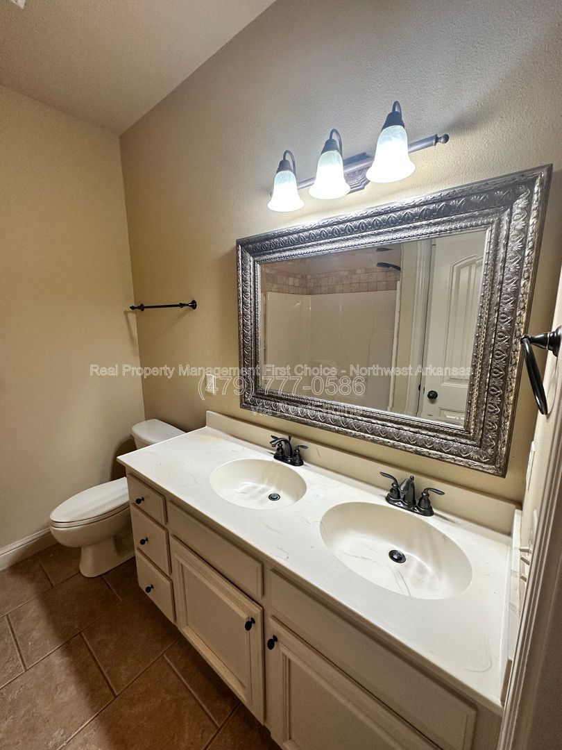 Building Photo - 2006 W Morter Pl