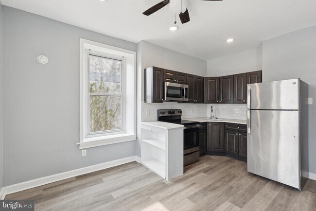 Building Photo - 21 E Price St