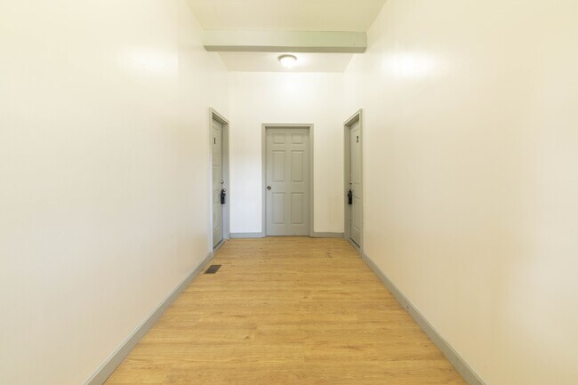 Building Photo - 3043 E 5th Ave
