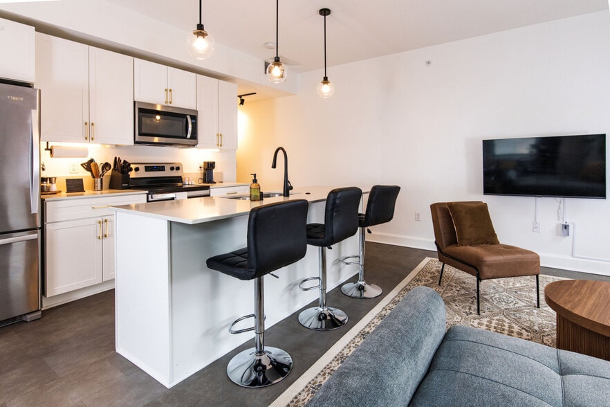 Building Photo - 758 North Broadway-SI ID1379067P