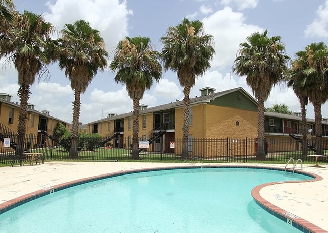 Building Photo - 1706 Pasadena Blvd