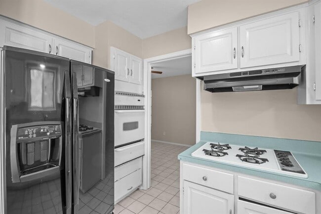 Building Photo - 15718 Sea Lark Rd