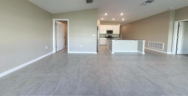 Building Photo - 272 Bergamot Lp