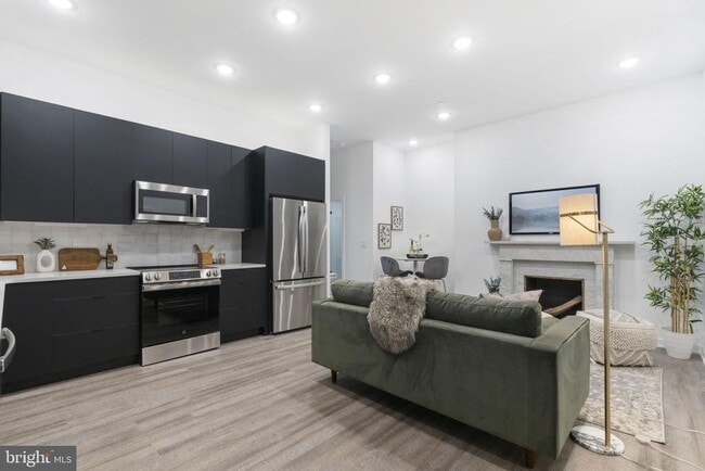 Building Photo - 1602 Locust St