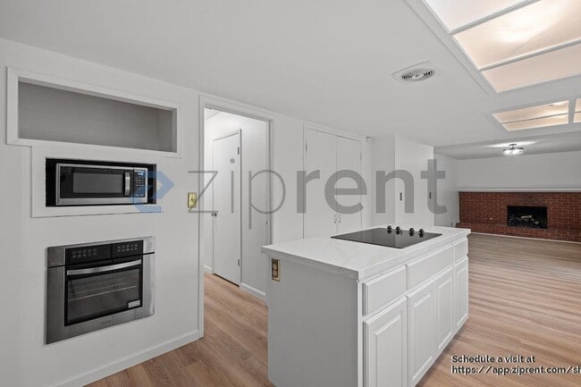 Building Photo - 60 Deerhaven Pl