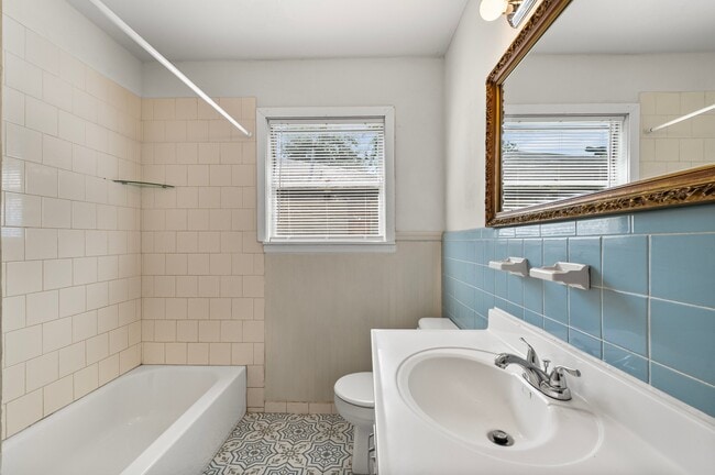 Building Photo - 5532 Meadow Creek Ln
