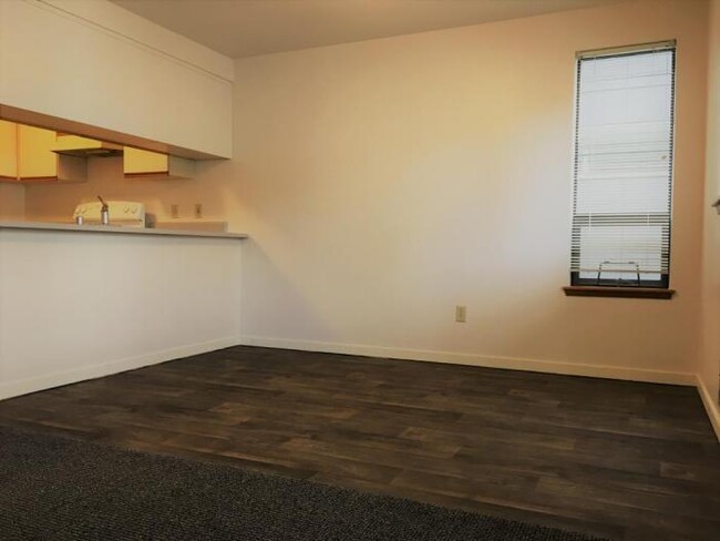 Building Photo - 2 bedroom in Seattle WA 98115