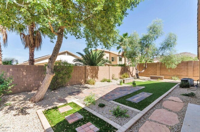 Building Photo - Gorgeous 4 Bed Single Level Norterra Home