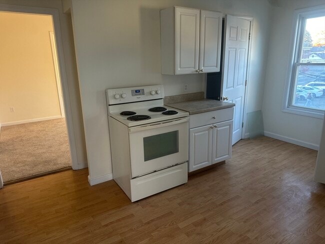 Building Photo - 394 Hollis St