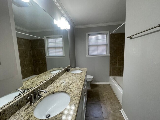Building Photo - Broadmoor Gem! Come See Today!