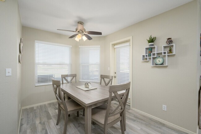 Building Photo - 4850 E Desert Cove Ave