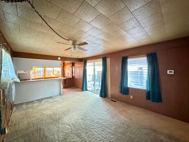 Building Photo - Home by Rotary Park!