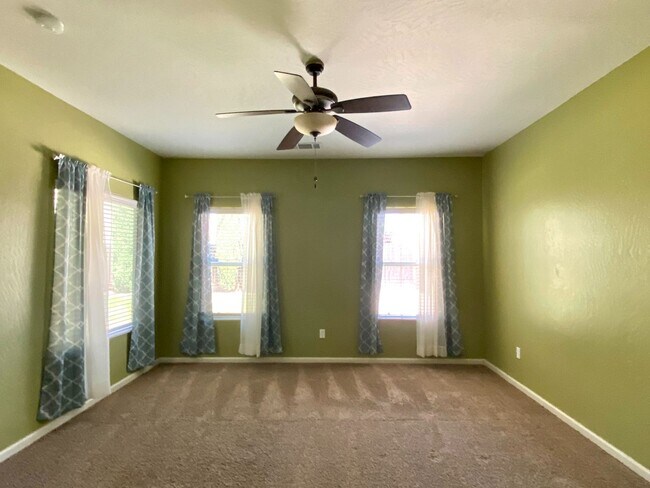 Building Photo - $2,395 Shields & Fowler, 4 Bedroom Home - ...