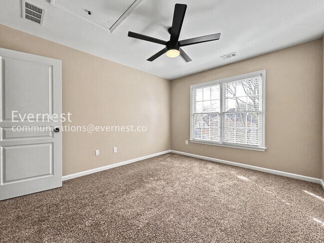 Building Photo - 3-Beds 3.5 Baths Spacious Home with Fenced Yard and Garage Parking