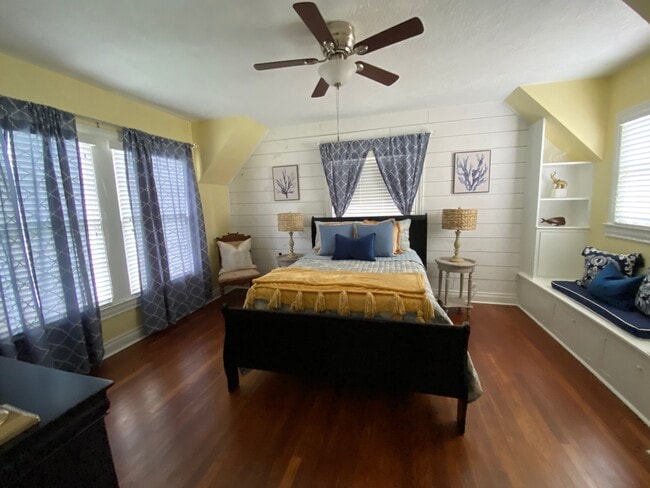 Building Photo - 693 N 23rd St