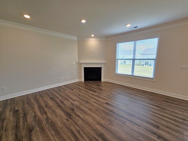 Building Photo - 5451 Cherwell Ave