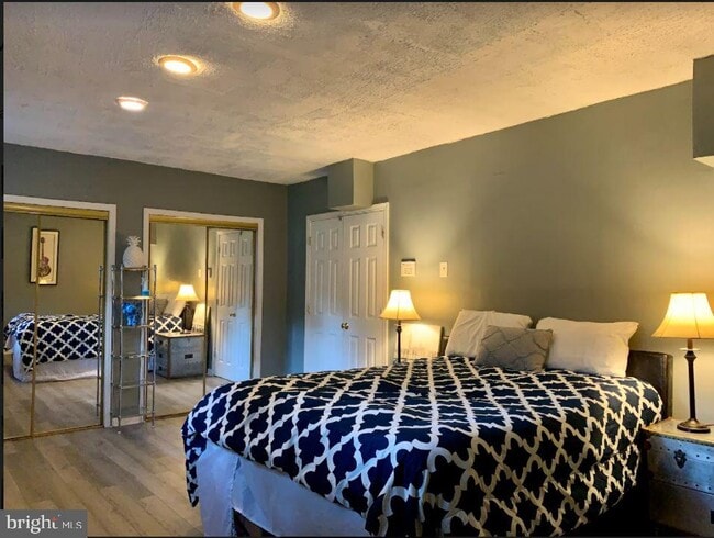 Building Photo - 1824 Cedar Dr