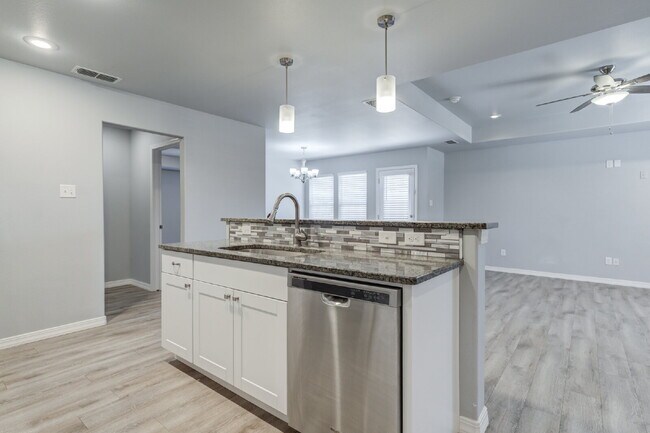 Building Photo - Wonderful 3 Bed 2 Bath in Willow Bend!