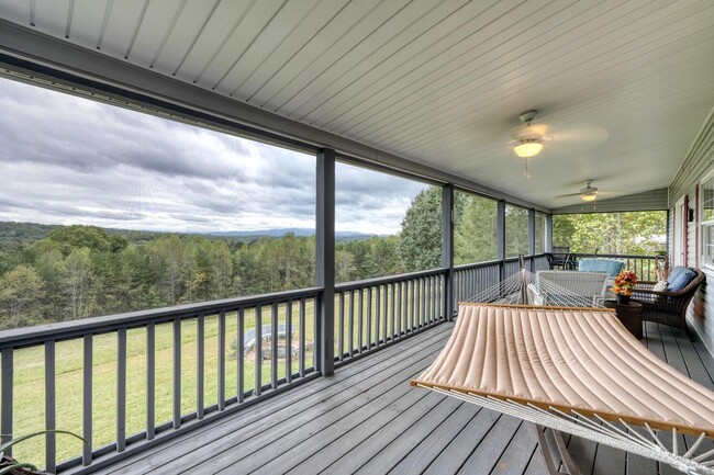Building Photo - 586 Sun Valley Dr