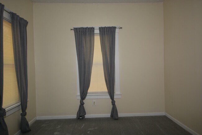 Building Photo - 2837 Hyde Park Plz