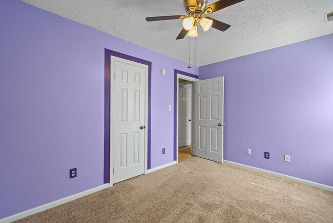 Building Photo - 904 Scarlet Oak Ct N