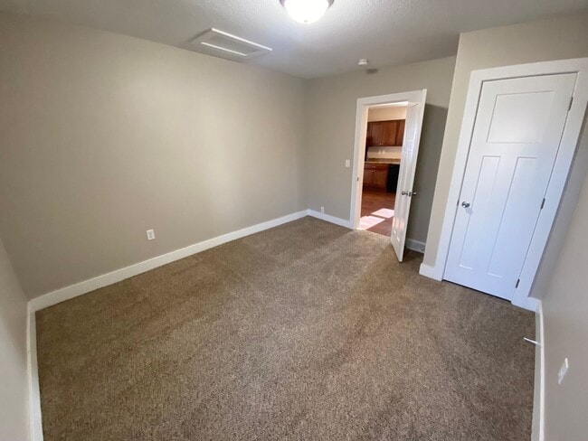 Building Photo - 4 Bedroom Home just 3 minutes from downtown!