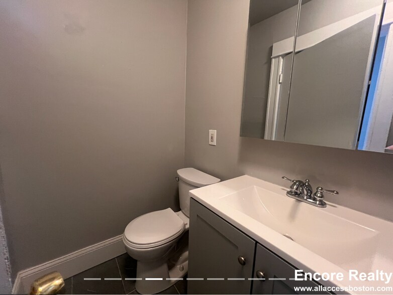 Building Photo - 378 Riverway