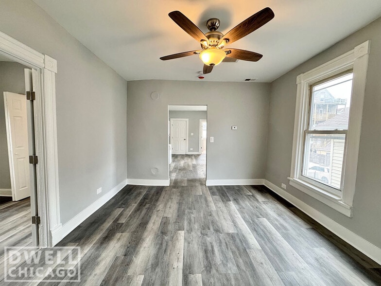 Building Photo - 1546 W Walton St