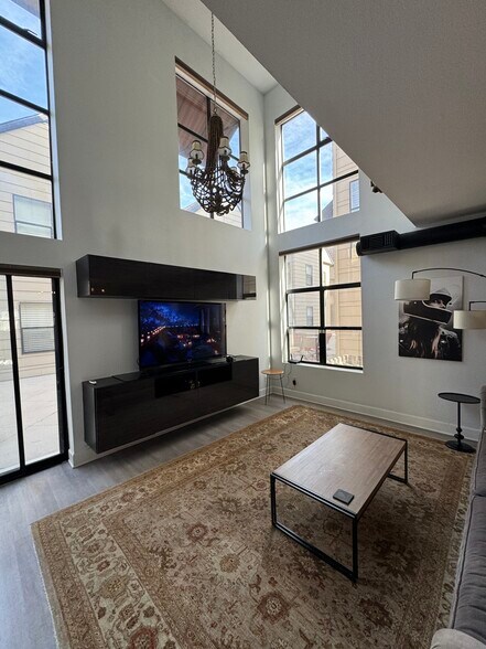Building Photo - 3068 Umatilla St