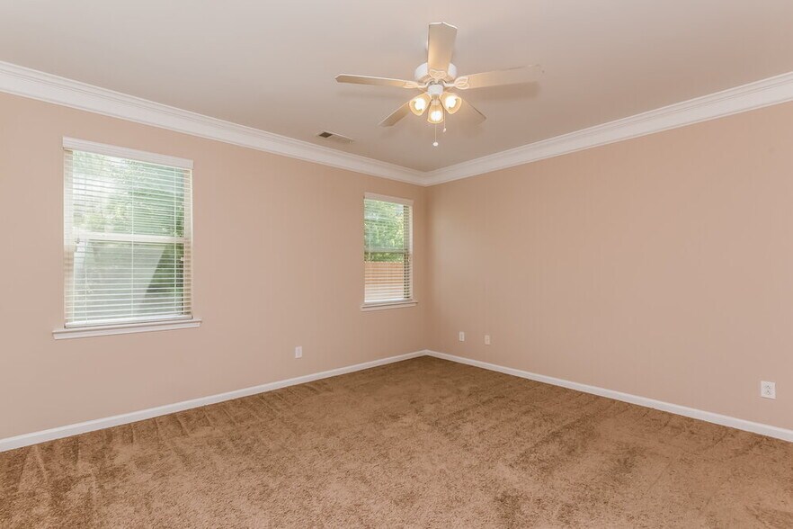 Building Photo - 206 Shaw Dr