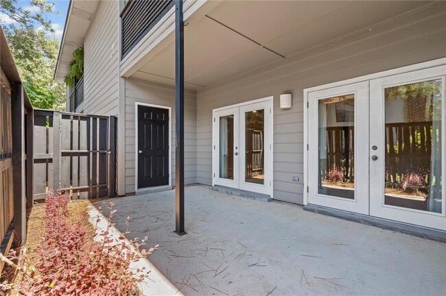 Building Photo - 1260 Sutton Ct