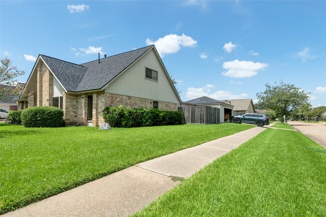 Building Photo - 2902 Field Line Dr