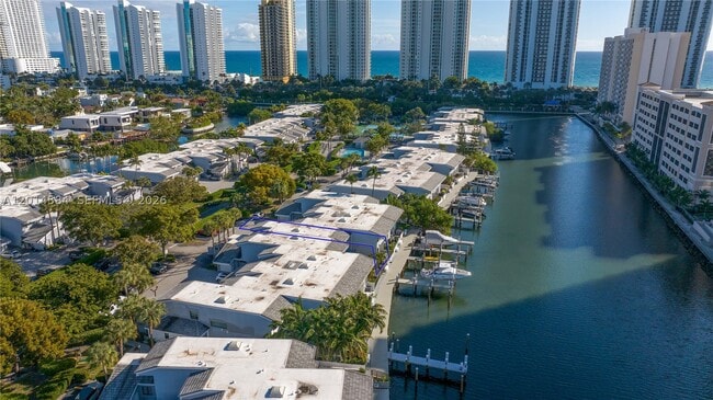 Building Photo - 350 Poinciana Island Dr