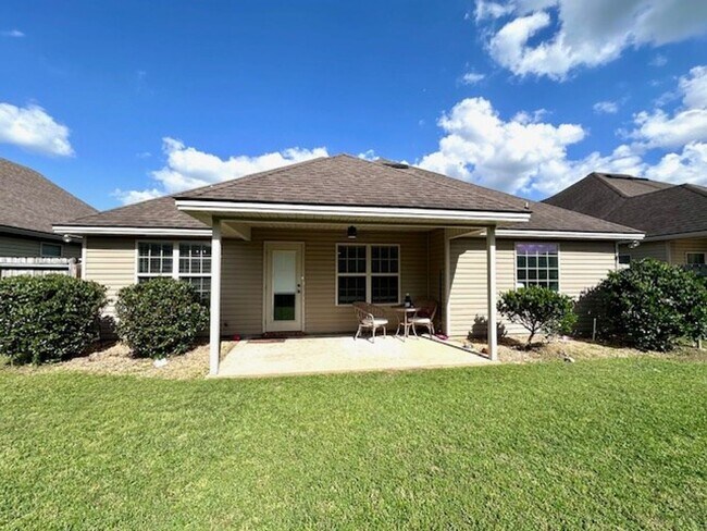 Building Photo - Charming 3BR/2BA Home with Vaulted Wood Ceiling, Island Kitchen & Privacy Fence – Nelson Hill Sub...