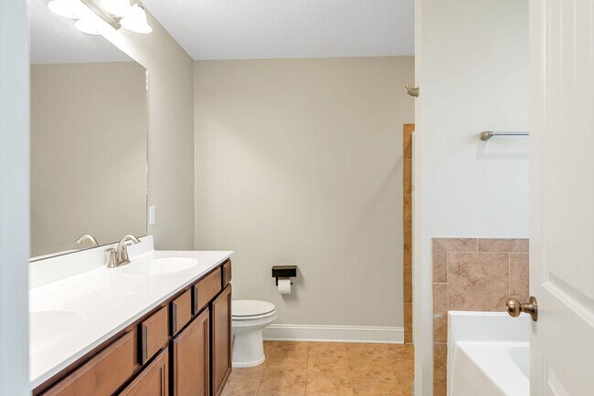 Building Photo - 293 Crossroads Store Dr