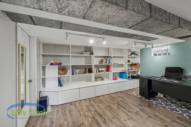Building Photo - 2052 Collingwood Ave SW