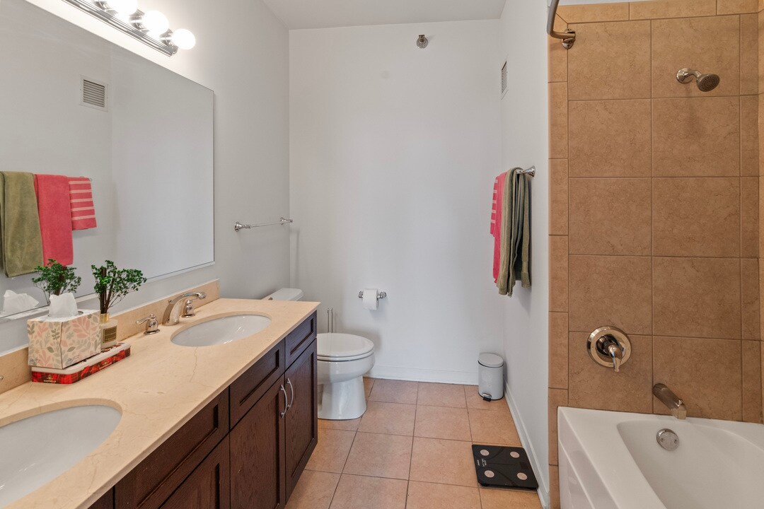 Building Photo - 757 N Orleans St